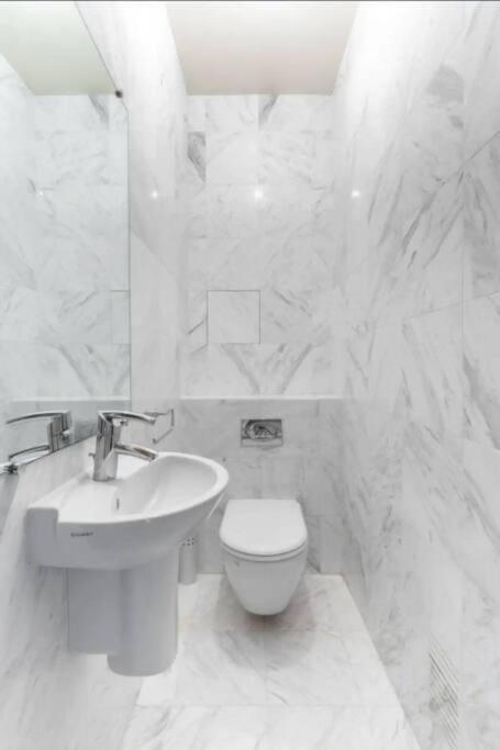 Avenue Montaigne Luxury Apartment 2Br 4P Paris Bagian luar foto
