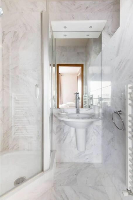 Avenue Montaigne Luxury Apartment 2Br 4P Paris Bagian luar foto